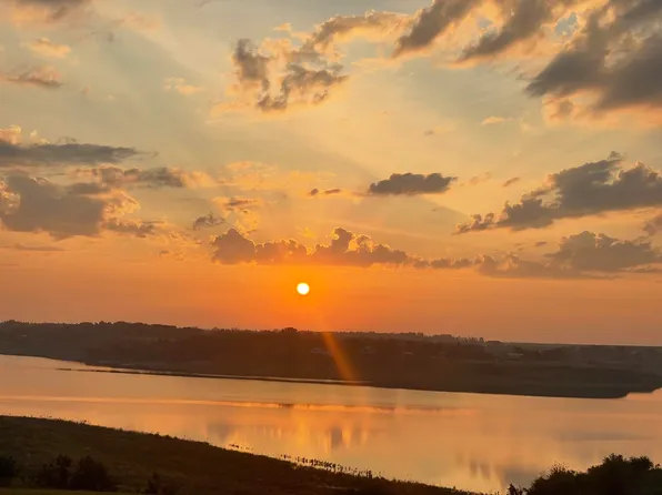 4221 NW 13e St, Garrison, ND 58540