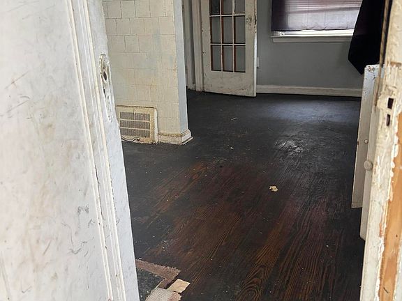 5th image of 9824 Philip St