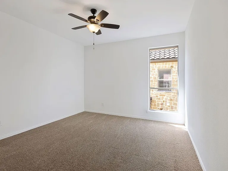 7905 Kickapoo Dr — Photo 35