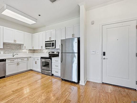 2nd image of 7707 Bluebonnet Blvd APT 226
