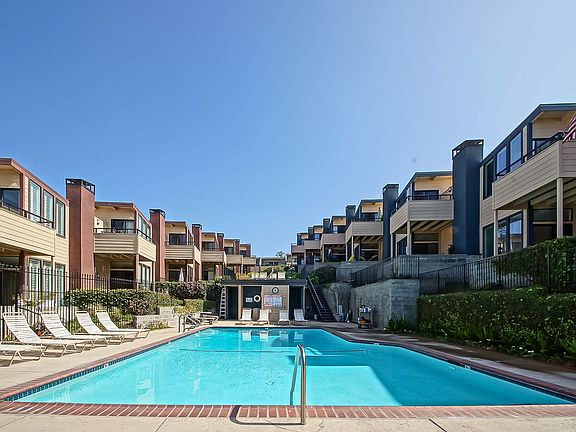 4th image of 408 Palos Verdes Blvd