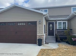 2324 Prairie Oak Dr, Dickinson, ND 58601