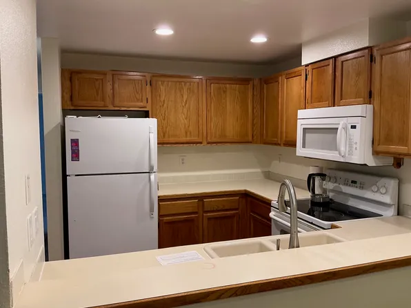 22810 30th Ave S Unit A102, Des Moines, WA 98198
