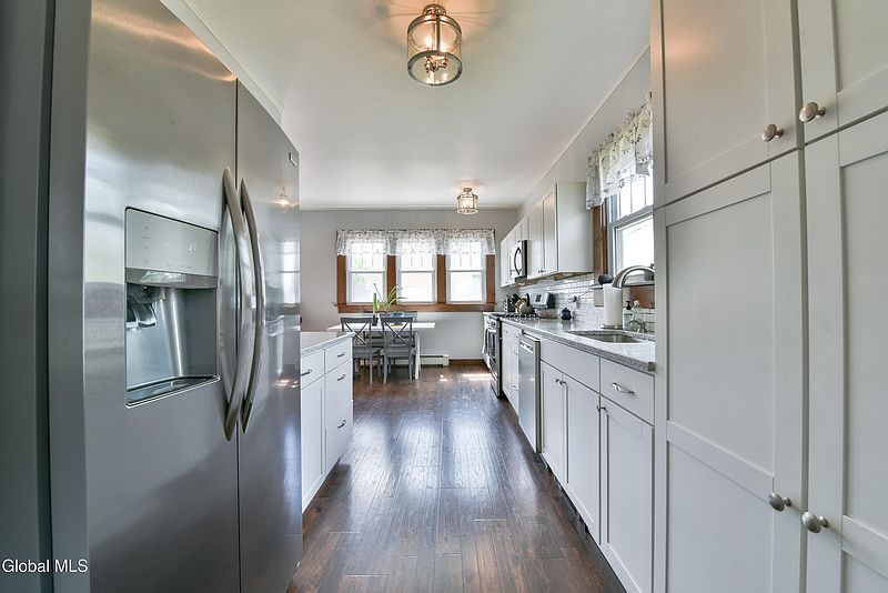 5th image of 106 Frederick Avenue