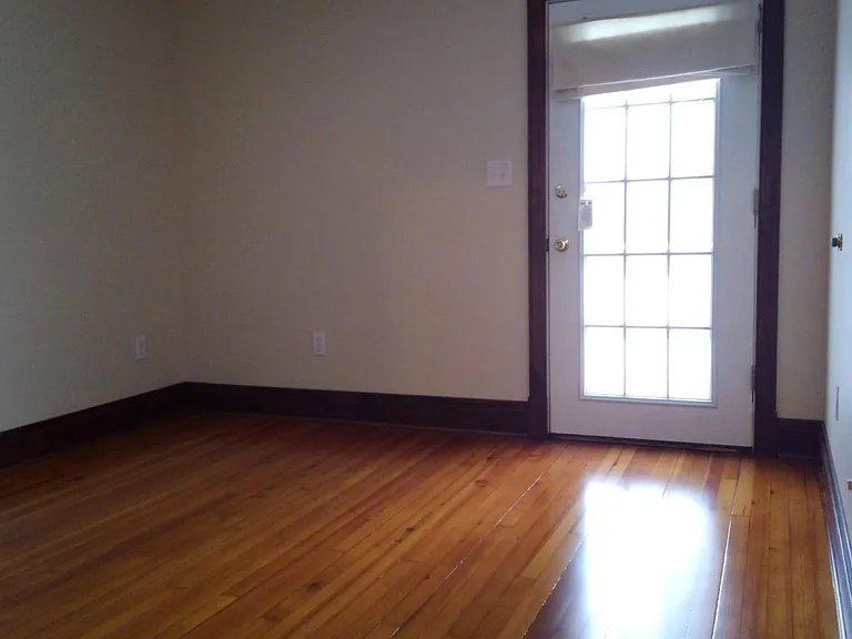 5250 Broadway St #UPPER — Photo 6
