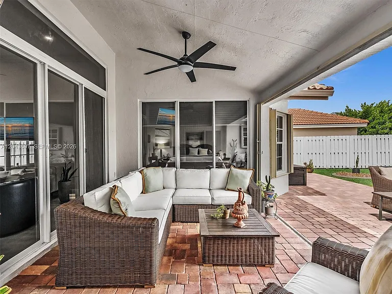 639 Verona Pl — Photo 62