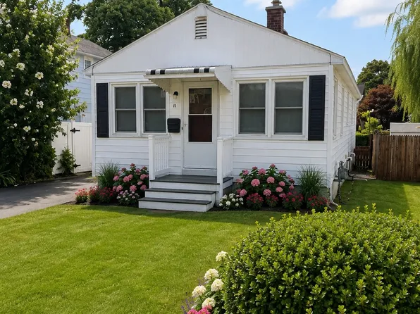 11 Creeland Ave, Milford, CT 06460