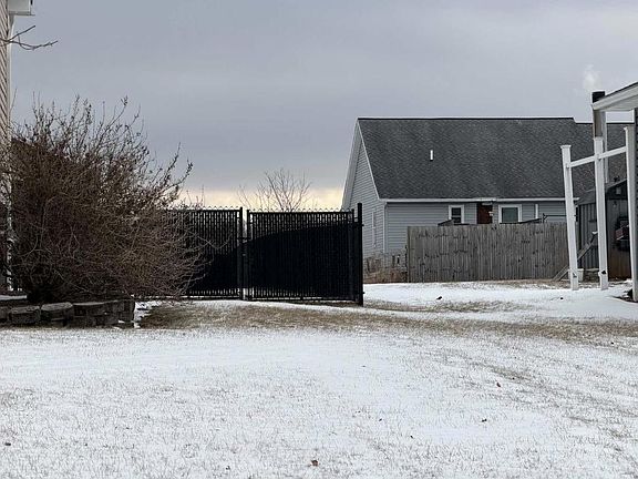 4th image of 3959 Barn St