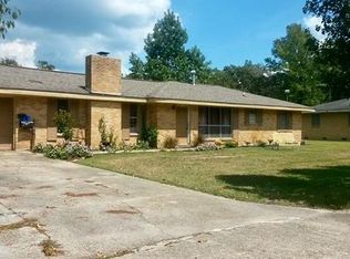 1019 S Dogwood Dr, Bogalusa, LA 70427