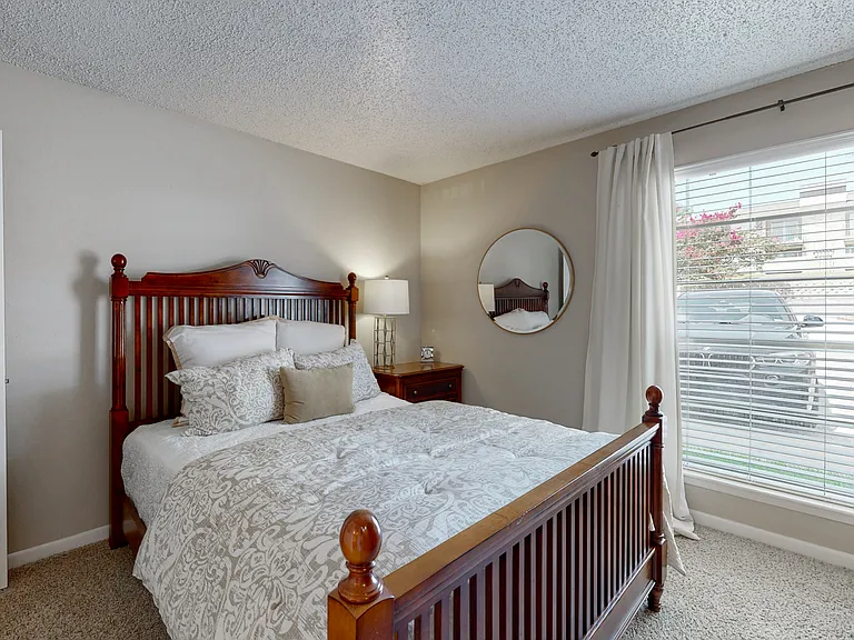Oak Hollow Apartments — Photo 7