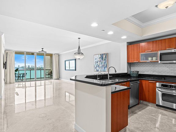 3rd image of 2650 Lake Shore Drive #703