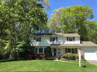 15 Willow Rd, Old Bethpage, NY 11804