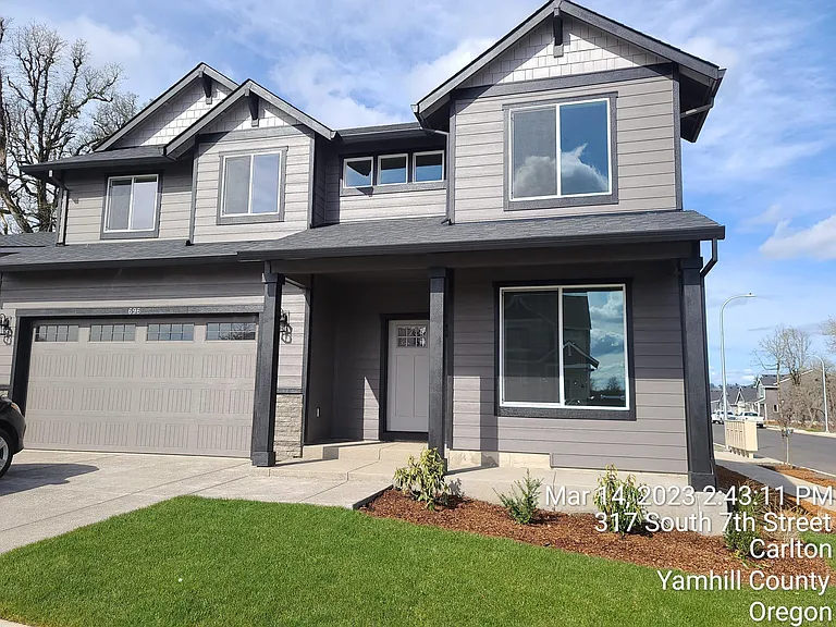 696 E Wilson St — Photo 1
