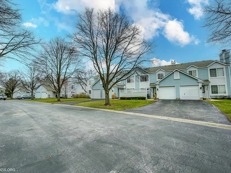 441 Yorktown Ct #441 — Photo 2