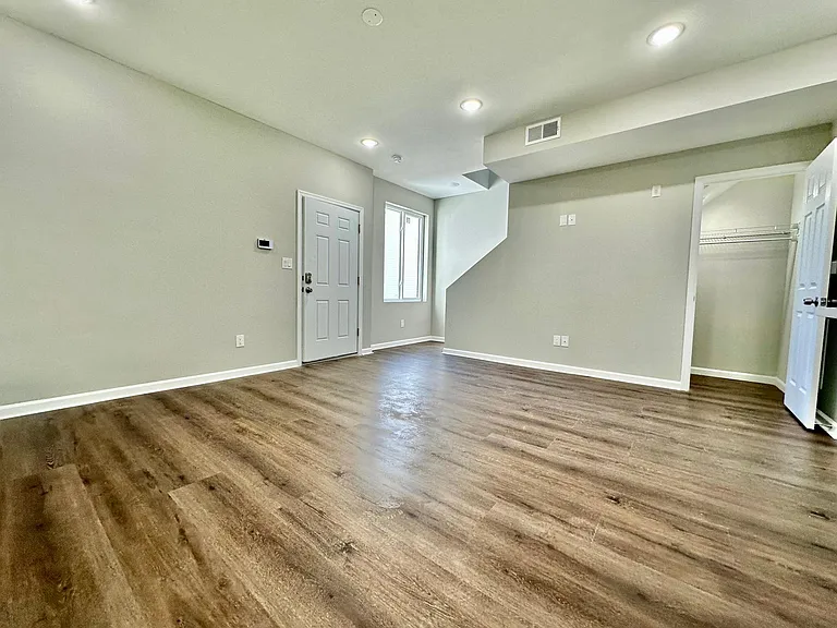 1230 N Marshall St #O3R — Photo 3