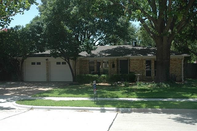 1st image of 1208 Linden Dr