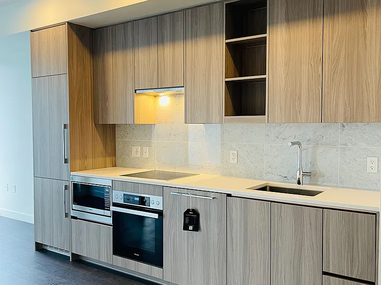 95 McMahon Dr #2107 — Photo 3