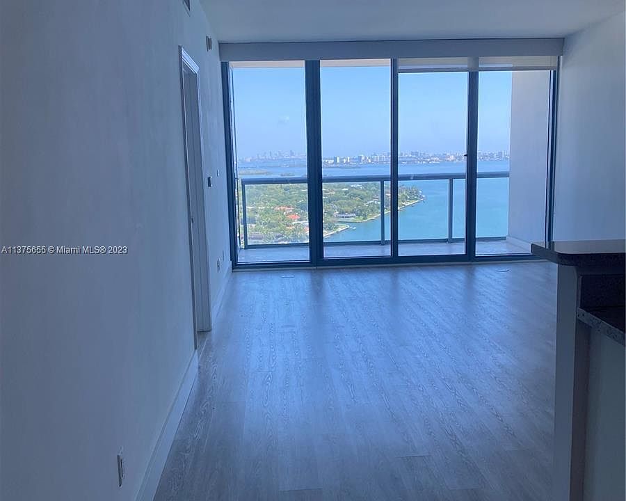 1st image of 601 NE 36th St #25