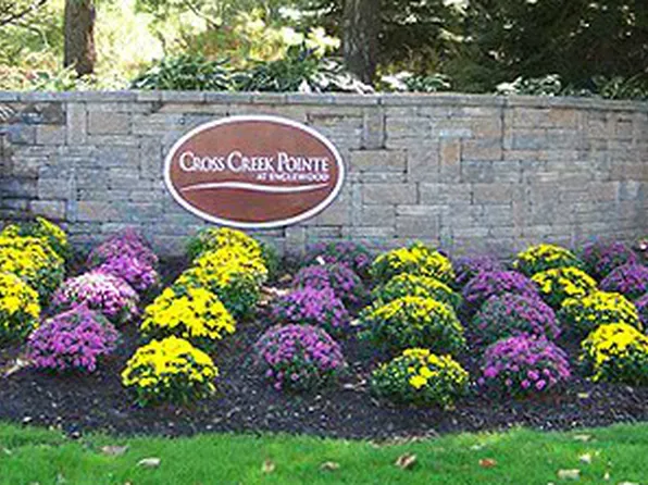 9 Cliff Dr #43, Englewood, NJ 07631