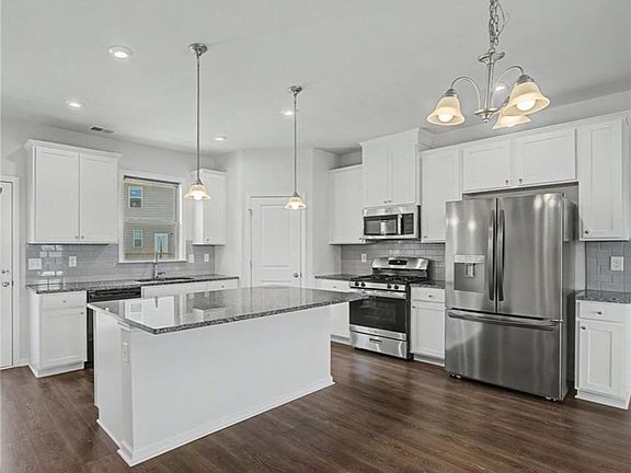 5th image of 3270 Reagan Way