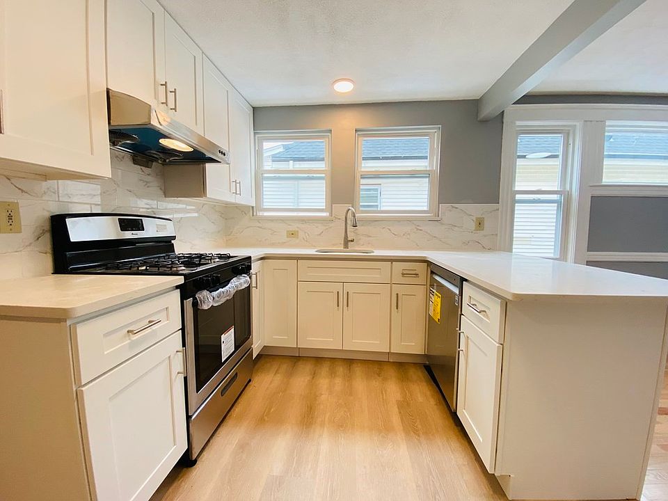 1st image of 152 Fayette St APT 1R