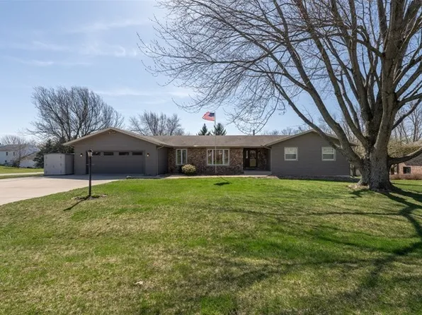 19217 Briar Dr, Bloomington, IL 61705