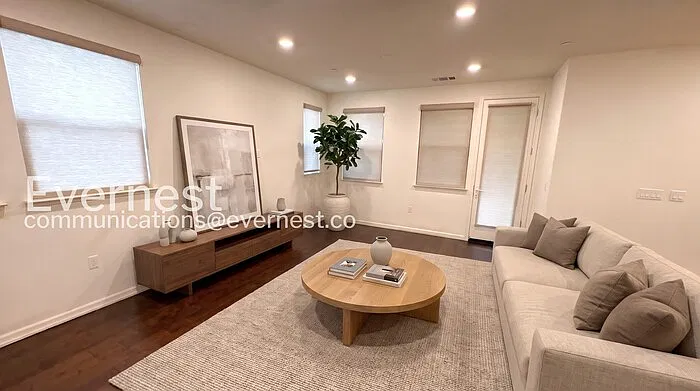 4 bed, 3.5 bath, 2042 sqft, $4,950 — Photo 2