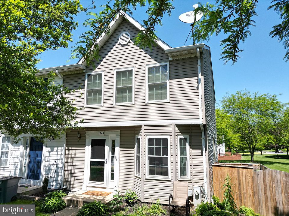 2nd image of 849 Medinah Cir
