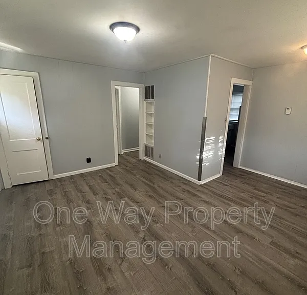 1729 E Looman St — Photo 4
