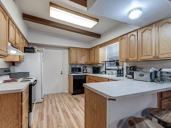 3rd image of 3710 Skylark Ave