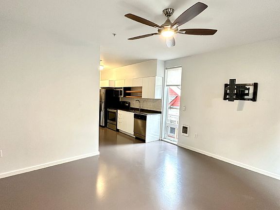 3rd image of 4010 SE Division St APT 3A