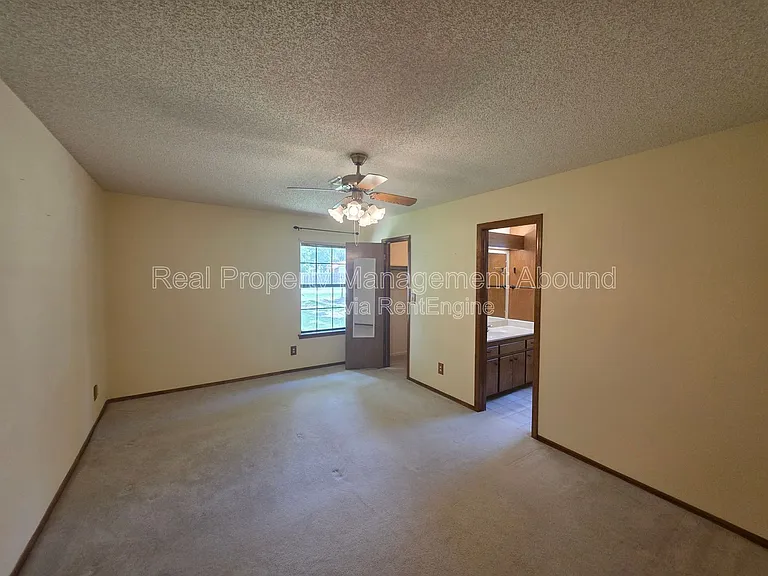 105 W Boston St — Photo 17
