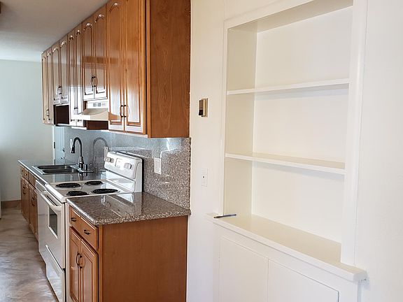 3rd image of 468 Roosevelt Ave