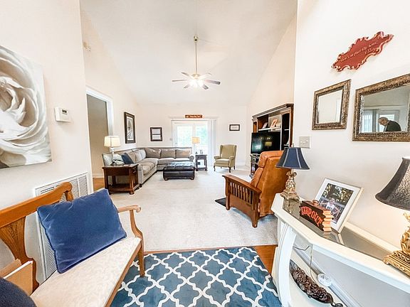 3rd image of 533 Banbury Dr