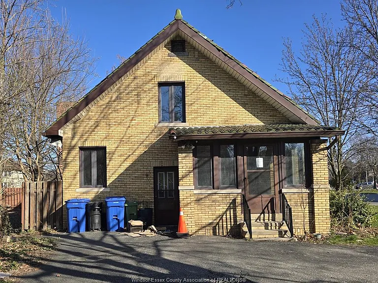 2311 University Ave W — Photo 10