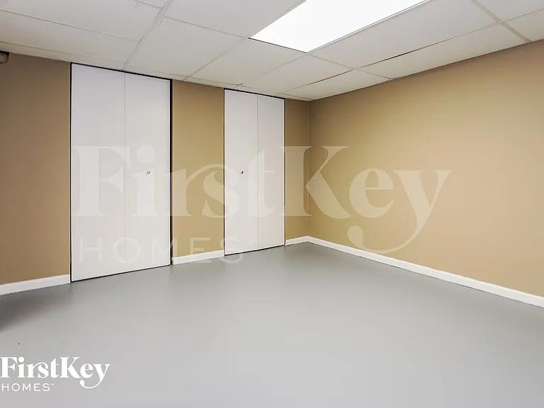 1143 Greensfield Dr — Photo 12