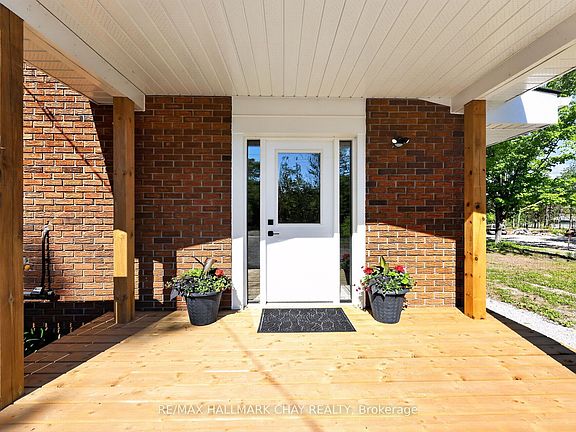 3rd image of 8717 Beachwood Rd