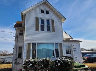 116 E Bradshaw St, Dixon, IL 61021