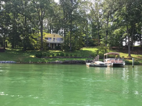 120 Belle Isle Dr, Union Hall, VA 24176