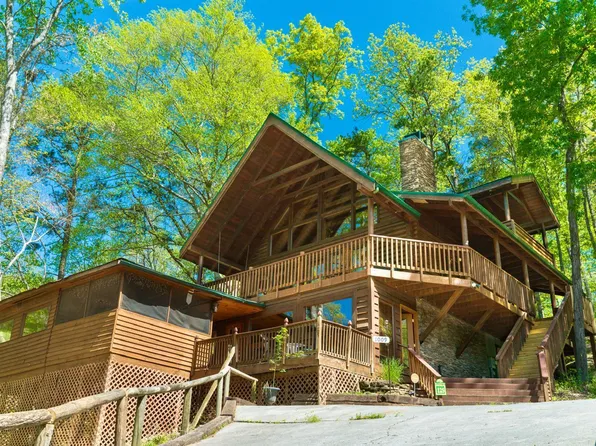 1009 Ravens Ford Way, Sevierville, TN 37876