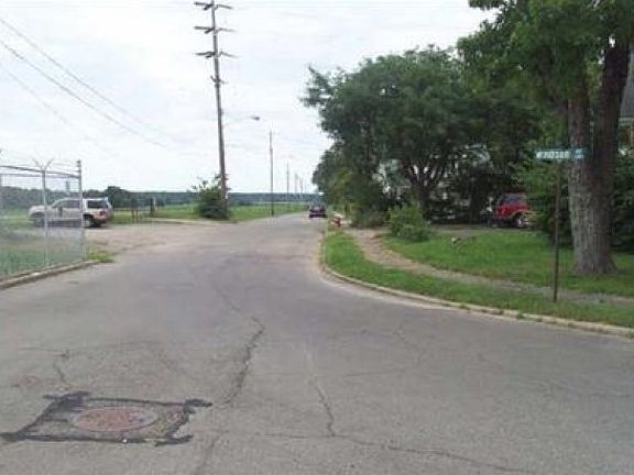 2nd image of 601 Windsor Ave