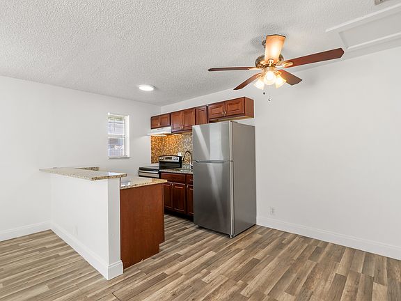 4th image of 818 NE 14th Pl #2