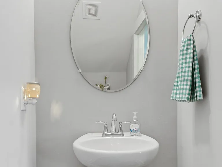 8649 Lawson Dr — Photo 22