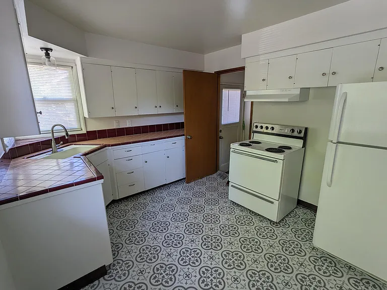 4805 SE Yamhill St — Photo 14