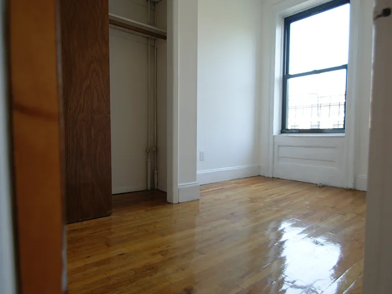 416 E 9th St #B — Photo 2