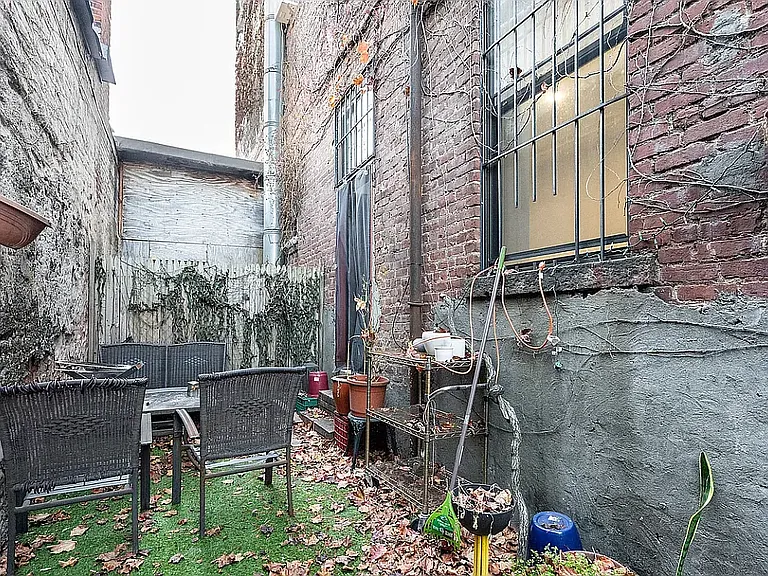 307 Scholes St #102 — Photo 10