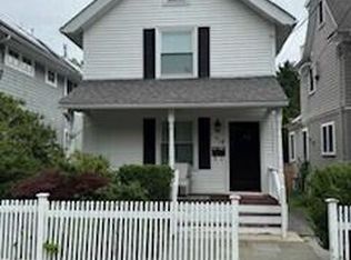 41 Sherwood Pl, Greenwich, CT 06830