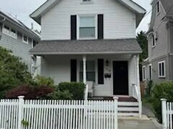 41 Sherwood Pl, Greenwich, CT 06830