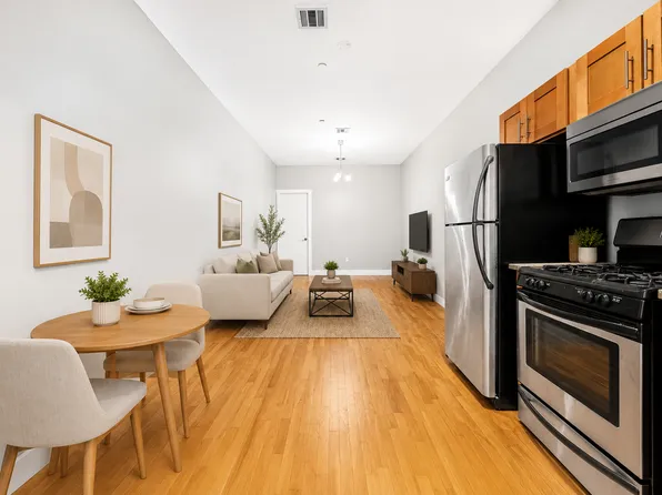124 Manhattan Avenue image 1 of 10