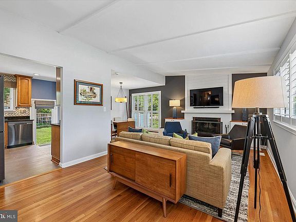 4th image of 500 N Naylor St